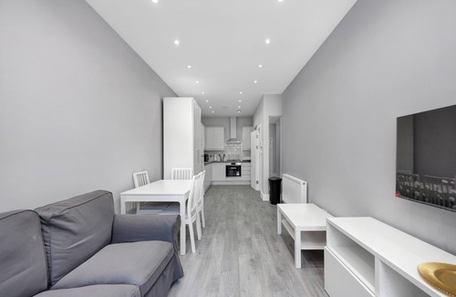 Forest Gate Apartment | Your Cosy Stay Modern 3 Double Bedroom Apartment - Fully Furnished