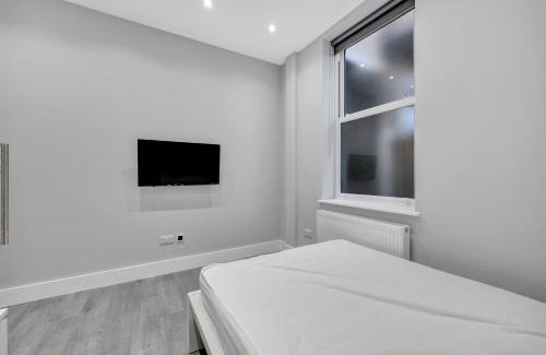 Forest Gate Apartment | Your Cosy Stay Modern 1 Double Bedroom Flat Fully Furnished - 5 Mins walk to Stn