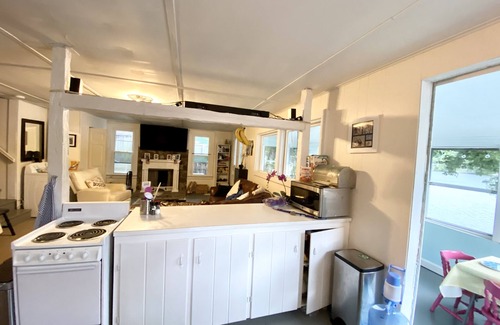 Dudley House | Your Cottage on the Lake