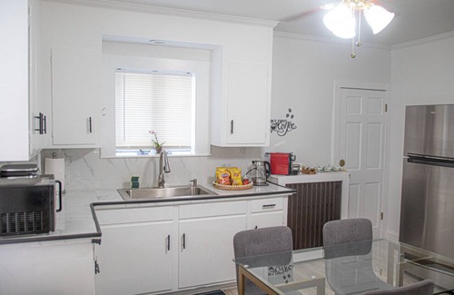 Woburn Apartment | Your Cozy 1 BR Apt & Relaxing Retreat
