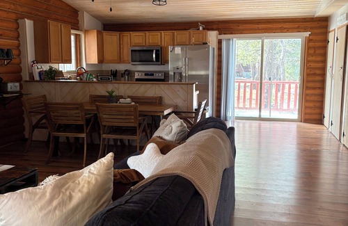 Happy Jack Cabin | “Your Cozy Escape in Every Season”
