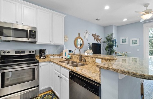 Windy Hill Villa | Your Cozy Hideaway: 1 Bdrm with Balcony Near Beach