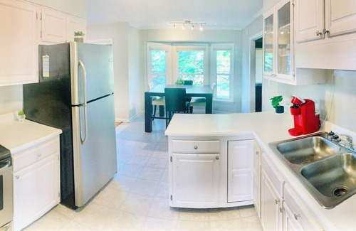 Terry Sanford House | ⁂Your Cozy Home-Minutes to Base, 15min to Downtown ⁂