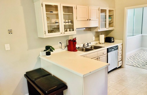 Terry Sanford House | ⁂Your Cozy Home-Minutes to Base, 15min to Downtown ⁂