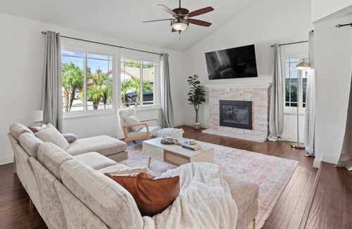Simi Valley Villa | Your Cozy Simi Getaway