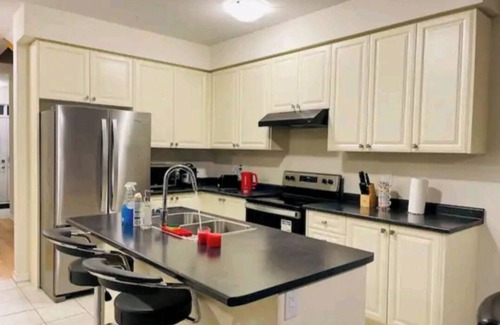Thorold House | Your Cozy Staycation is a click Away!