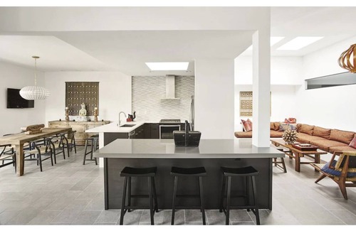 La Quinta Condo | Your Desert Oasis: Luxury Home on Golf Course + Tranquil Remote Work Retreat!