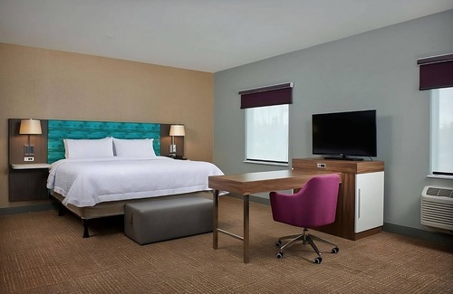 Sherwood - Tualatin North Hotel | Your Dream Getaway! Free Breakfast, Pool, Pets Allowed, Free Parking!