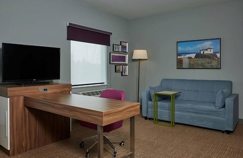 Sherwood - Tualatin North Hotel | Your Dream Getaway! Free Breakfast, Pool, Pets Allowed, Free Parking!