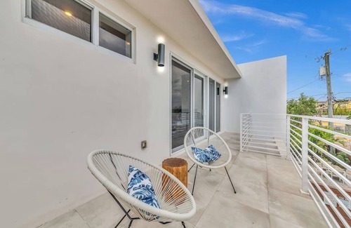 Coral Ridge House | *Your Dream Modern Home in Coral Ridge*