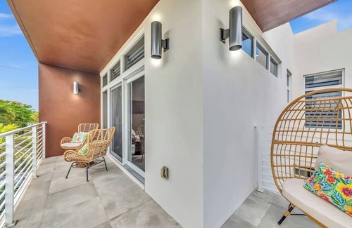 Coral Ridge House | *Your Dream Modern Home in Coral Ridge*