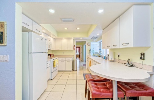 Sarasota Springs House | Your Dream Pool Home in Sarasota - #1 Siesta Key Beach a short drive