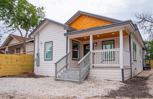 Nevada Street Cottage | Your Dream Stay 4br/2ba Near Downtown & Riverwalk