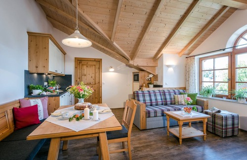 Chieming Apartment | Your dream vacation - above the Chiemsee shore - magnificent sunsets