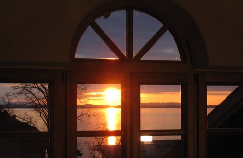 Chieming Apartment | Your dream vacation - above the Chiemsee shore - magnificent sunsets