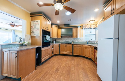 Fullerton House | Your Favourite Getaway Close to Disneyland - Sleeps 8