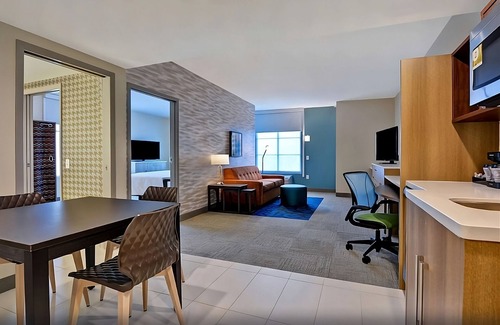 Florida Central Atlantic Coast Hotel | Your Florida Home Away from Home! Kitchenette, Pets Allowed, Outdoor Pool!