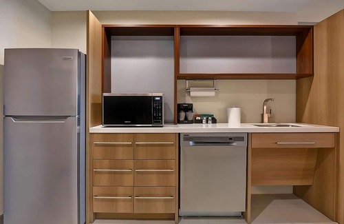Florida Central Atlantic Coast Hotel | Your Florida Home Away from Home! Kitchenette, Pets Allowed, Outdoor Pool!