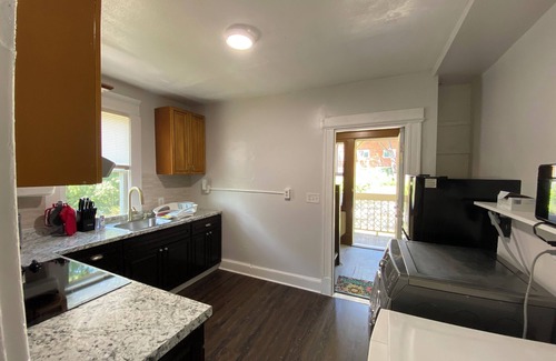 Waterbury Apartment | Your Fully Equipped Travel Space. Parking. Spacious. Close to Highways.