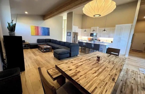 Boyd Acres House | Your Gateway to Adventure and Relaxation!
