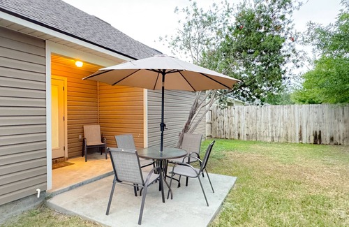 Valdosta House | Your Getaway Spot, Cozy , Charming perfect to Relax and Unwind