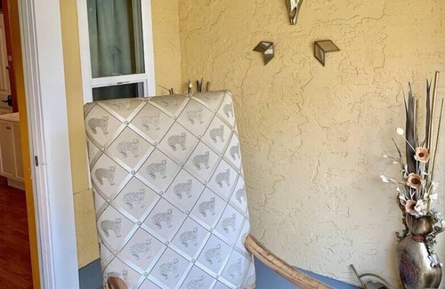 Cortez Hill Apartment | Your Gold studio w/balcony in the SD Downtown