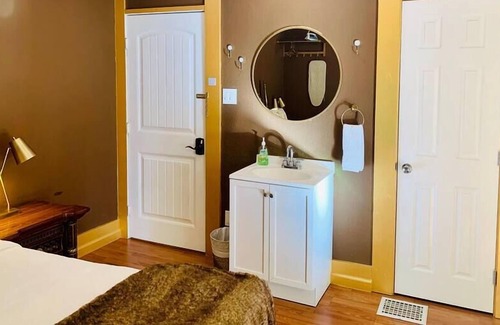 Cortez Hill Apartment | Your Gold studio w/balcony in the SD Downtown