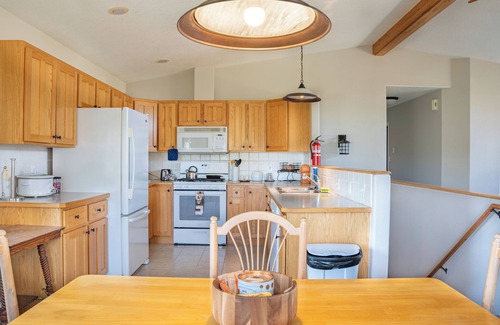 Alpine Acres House | Your Grand County Mountain Retreat w/Full Kitchen, Trails & Optional Tours
