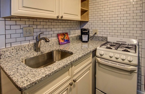 Midtown Apartment | YOUR HEART OF MIDTOWN FLAT!