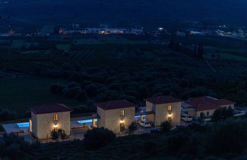 Nea Tirintha Cottage | Your heaven of tranquility nestled in the heart of Lefkakia,Nafplio.