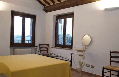 Petriolo House | Your holiday home is a stylish country house surrounded by greenery.