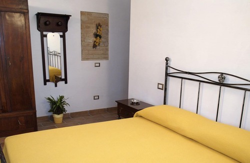 Petriolo House | Your holiday home is a stylish country house surrounded by greenery.