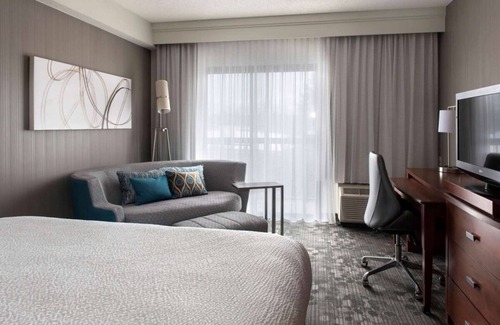 Milford Hotel | Your Holiday Starts Here! Spacious Pet-Friendly Unit With Indoor Pool!