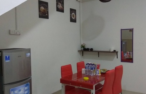 Lubuk Baja House | 'Your Home 02' beside BCS Shopping Mall 6-10paxs . Lots of Amenities