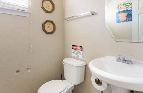 Southeast Arlington House | Your Home - 3 Full Beds & Bathrooms - ♿️, Hoyer lift