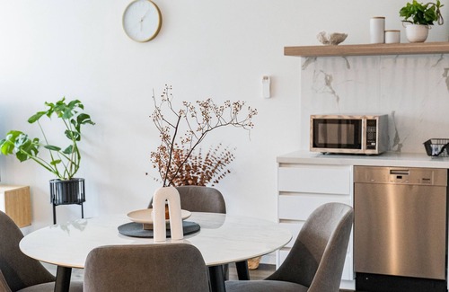 South Melbourne House | Your home away from home in South Melbourne (with garaged parking)