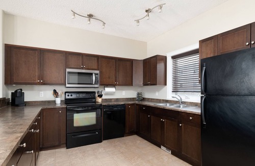 Fort McMurray House | Your Home Away From Home in Timberlea, comfortable and fully equipped