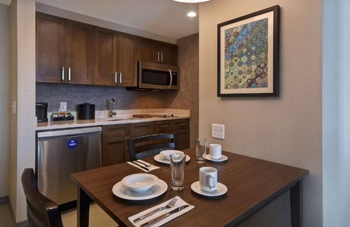 Florida Central Atlantic Coast Hotel | Your Home Away From Home! Full Kitchen, Swimming Pool, Pets Allowed!