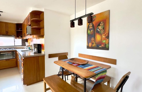 La America House | "Your home away from home" The Yellow corner, with private Jacuzzi.