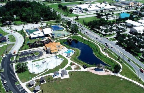 June Park House | Your Home Away From Home! Free Breakfast, Free Parking, Pool!