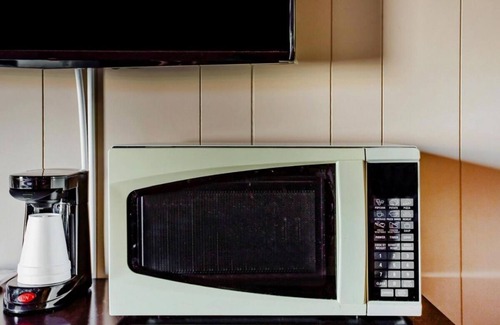 Ridgeland Hotel | Your Home Away From Home! 4 Sleek Units, Free Parking, Near Harold Turpin Park