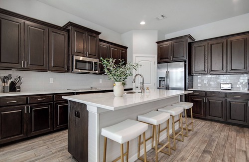 Joshua House | Your Home Away from Home – Beautiful Burleson Retreat!