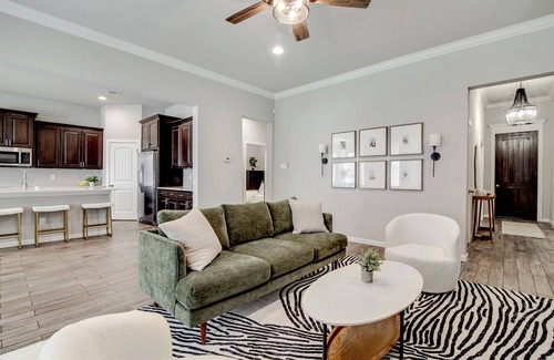 Joshua House | Your Home Away from Home – Beautiful Burleson Retreat!