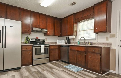 Commerce House | Your Home Away from Home!