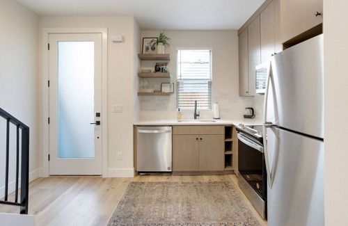 Sellwood-Moreland Condo | Your Home Away From Home - Sellwood Condo, SE PDX