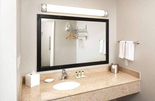 Temecula Hotel | Your Home Away From Home! Free Parking Onsite, Hot Tub, Swimming Pool