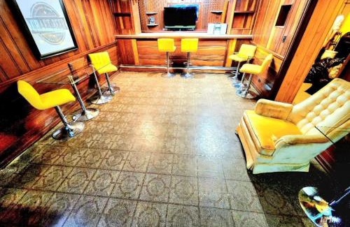 Youngstown House | Your Home Away from Home Sleeps 12 Fully Equipped