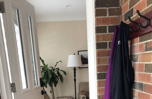 Hamilton House | Your home away from home close to McMaster University, bus and bike rentals