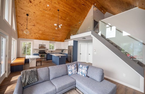 Mansfield-et-Pontefract Cabin | Your Home, Away from Home!