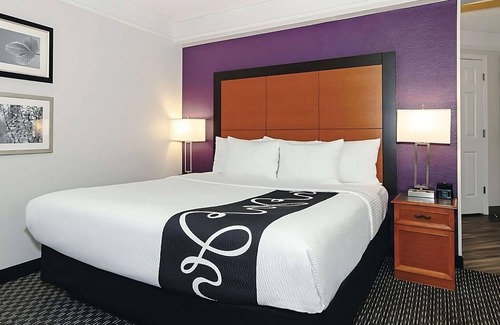 Guasti House | Your Home Away From Home! Amazing unit w/Pool access Near Toyota Arena!